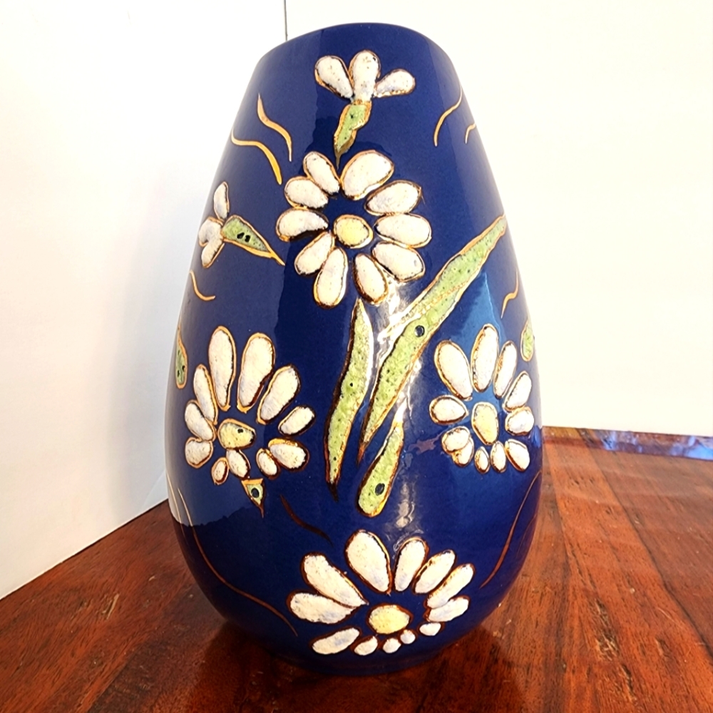 Stunning Blue Vase with White Daisy Flowers